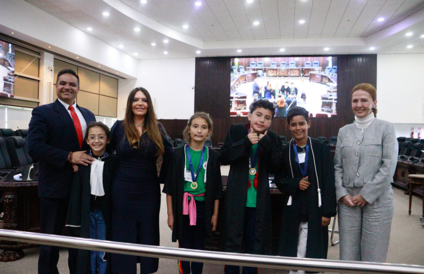 Alunos conhecem de perto o Poder Judiciário em visita ao TJPR